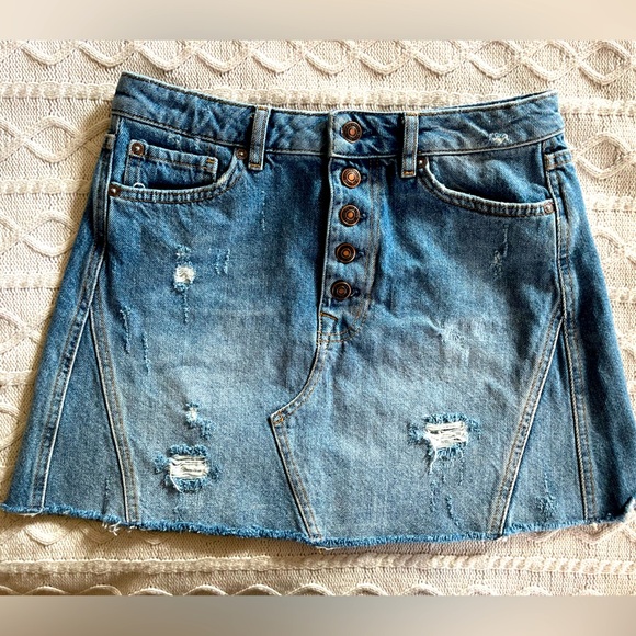 We The Free Dresses & Skirts - We The Free Distressed Denim Button-Up Skirt Women’s Size 28